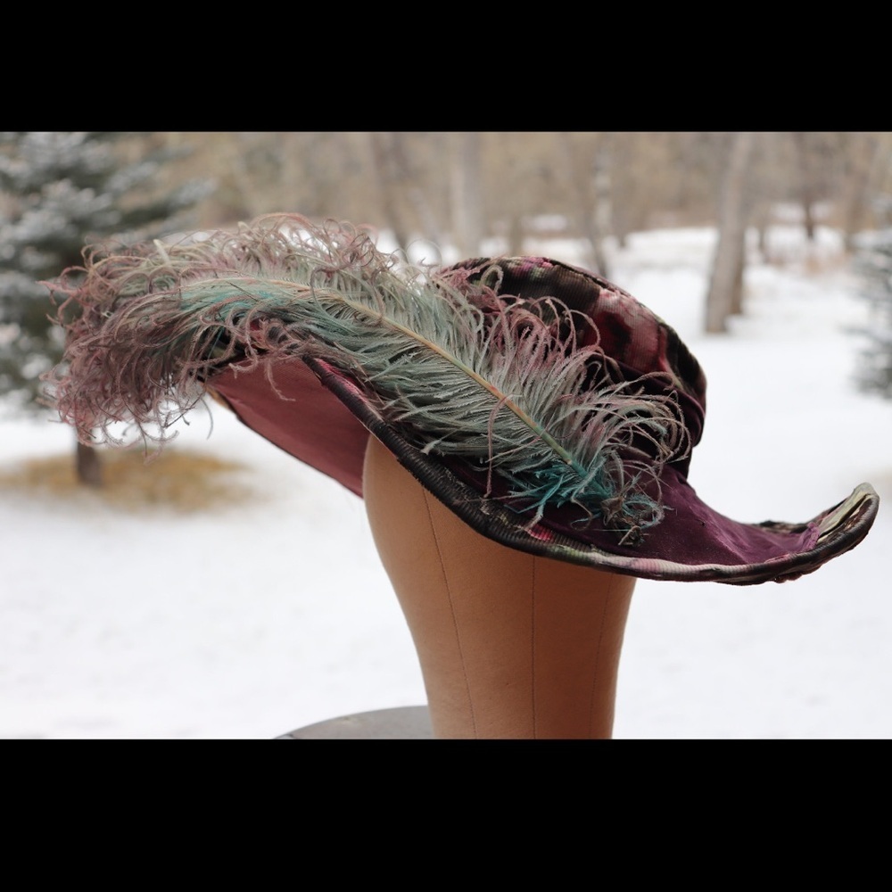 Antique Edwardian Purple Velvet Hat with Ostrich Feather - Picture 3 of 5